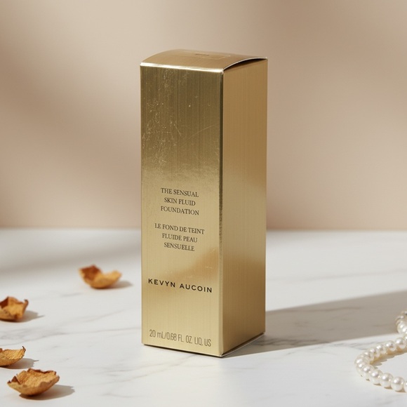 Kevyn Aucoin Gold Sensual Skin Fluid Foundation SPF 13 - Picture 2 of 7